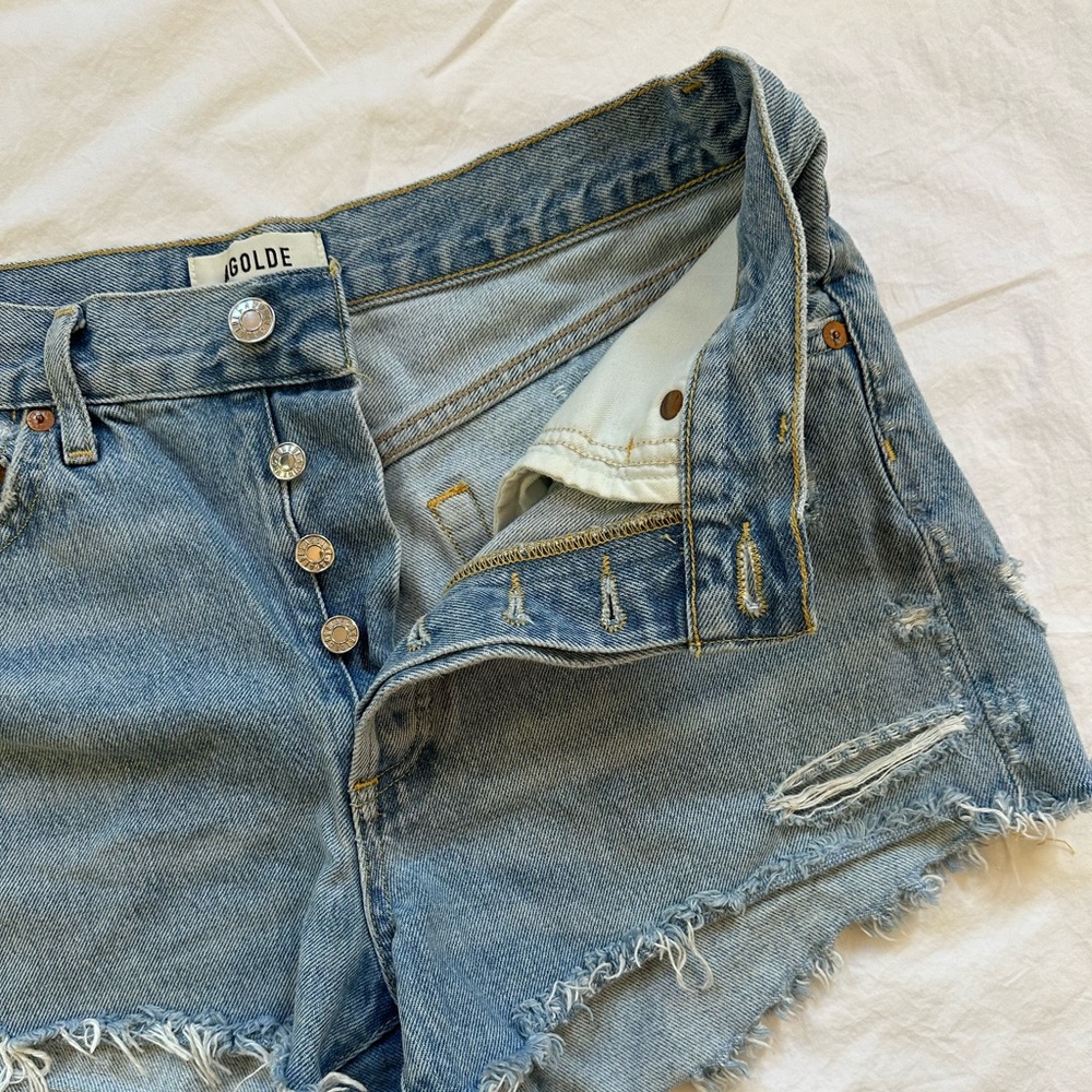 AGOLDE mid/low rise distressed jean shorts size 26